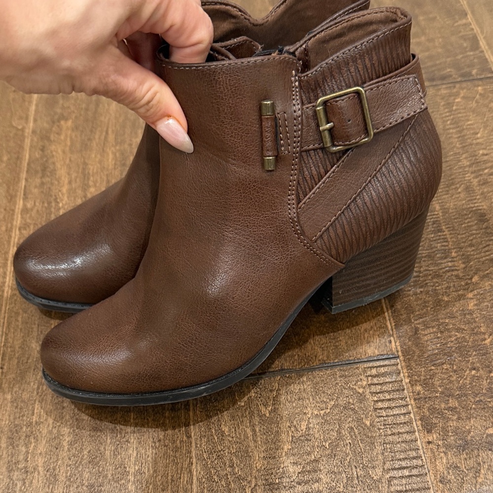 BareTraps Chestnut Ankle Booties - Picture 3 of 6